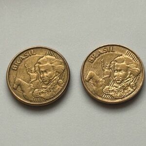 Bundle: Vintage Brazil 10 Centavos Coins (2004 & 2005) + Cases